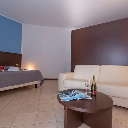 Fiumelatte Sleeps 6 Wifi Varenna