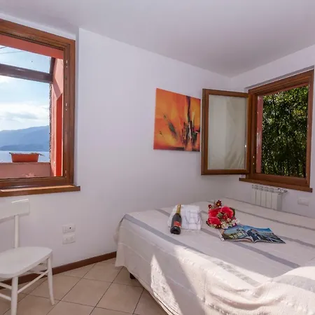 Fiumelatte Sleeps 6 Wifi Daire Varenna