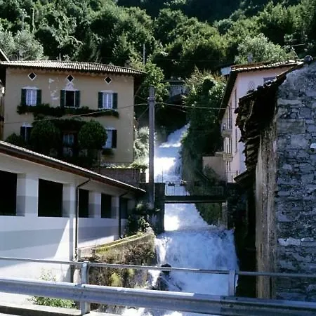 Fiumelatte Sleeps 6 Wifi Daire *