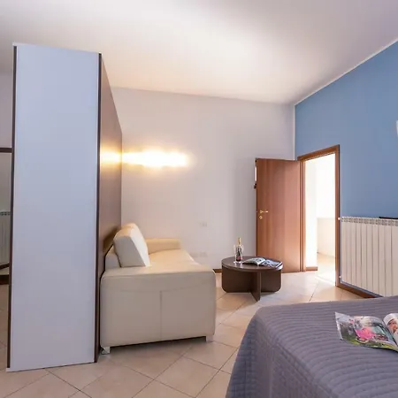 Fiumelatte Sleeps 6 Wifi Daire